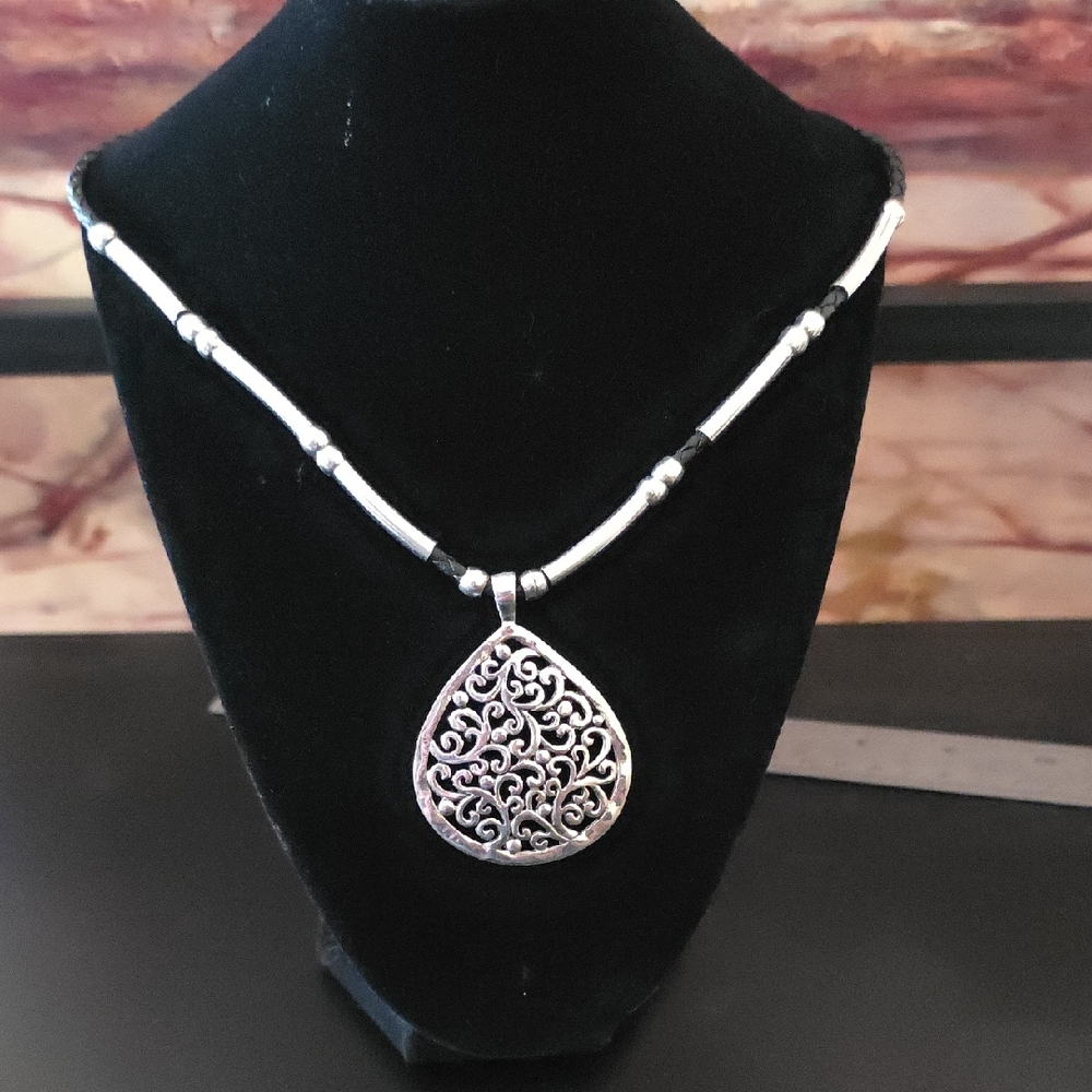 Elegant Silver Pendant Necklace